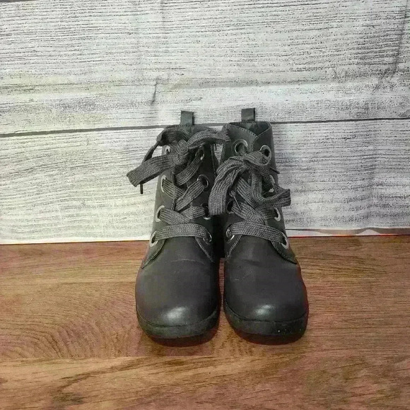 Shoes - Unbranded Lace Up Boots Size 8